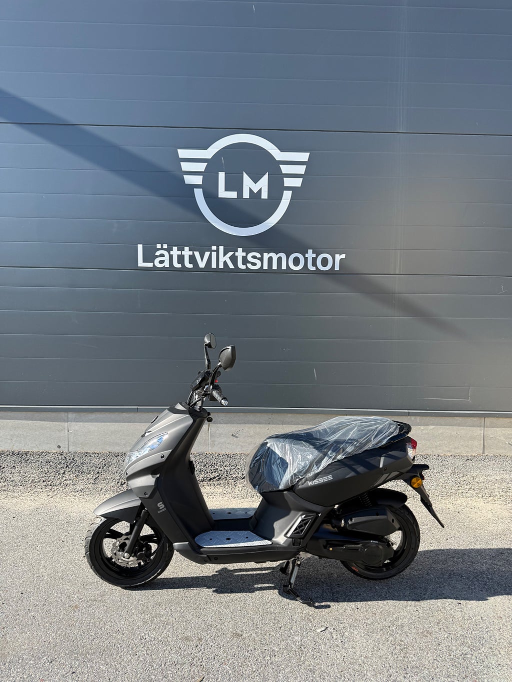 Peugeot Kisbee 4-takt 5 Plus 12 Mad Black, Kampanj 29.990:- 
