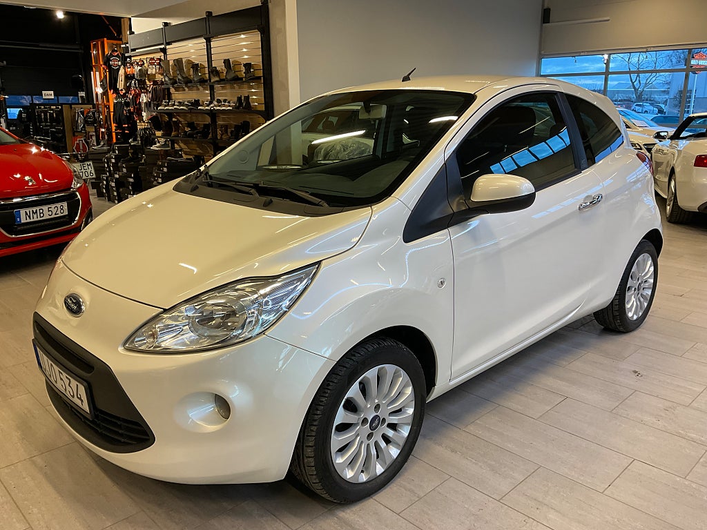 Ford Ka 1.2 Titanium Sommar & vinterhjul Ny kamrem Nyservad