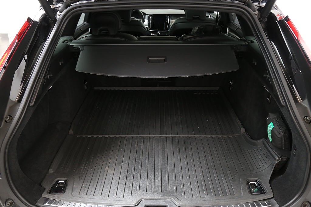 Volvo V90 Recharge T8 II R-Design AWD Pano 360° HuD Loungepkt