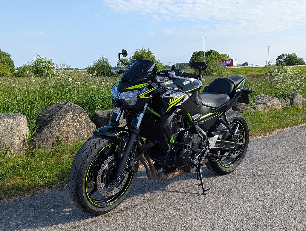 Kawasaki Ninja Z650, 68hk, Nyservad, Nybesiktigad, nytt bakdäck