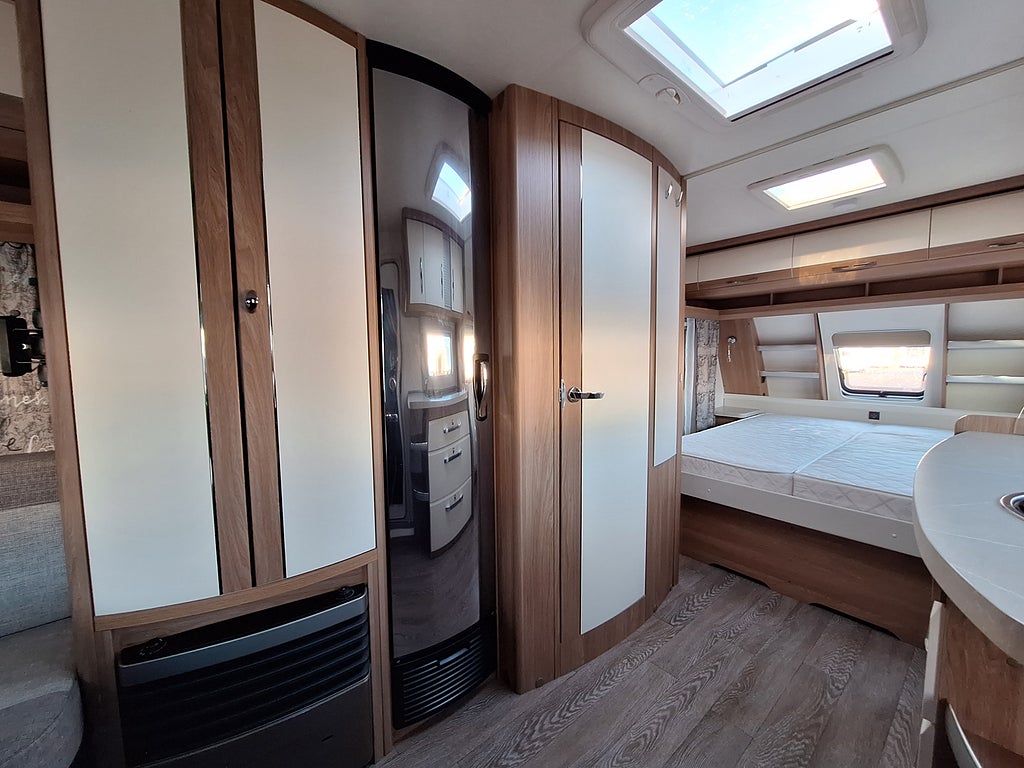 Hobby De Luxe 540 UFf Queenbädd
