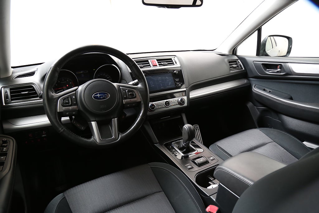 Subaru Outback 2,5i 175hk Base AWD Aut Extraljus Motorv Drag 2017