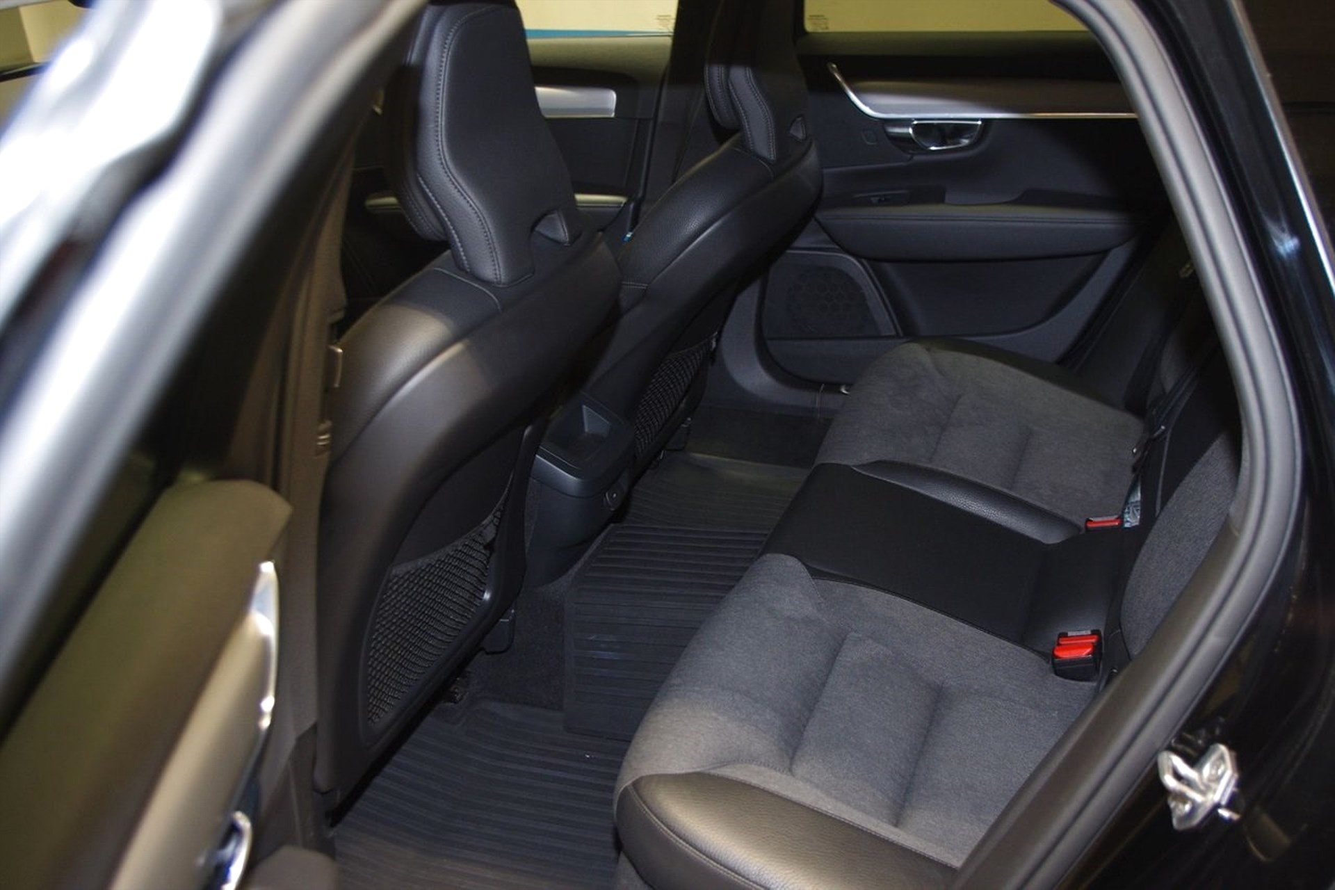 Volvo V90 Cross Country 2021, kuva 4/10