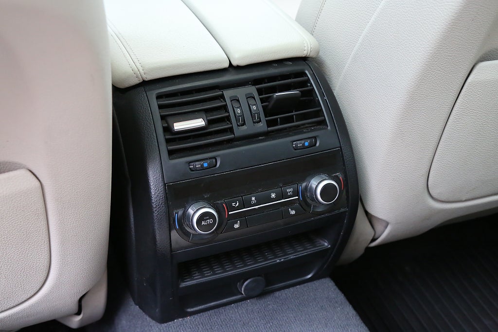 BMW 520d xDrive 190hk Touring Aut Panorama l 19" l Dieselvärmare 2017