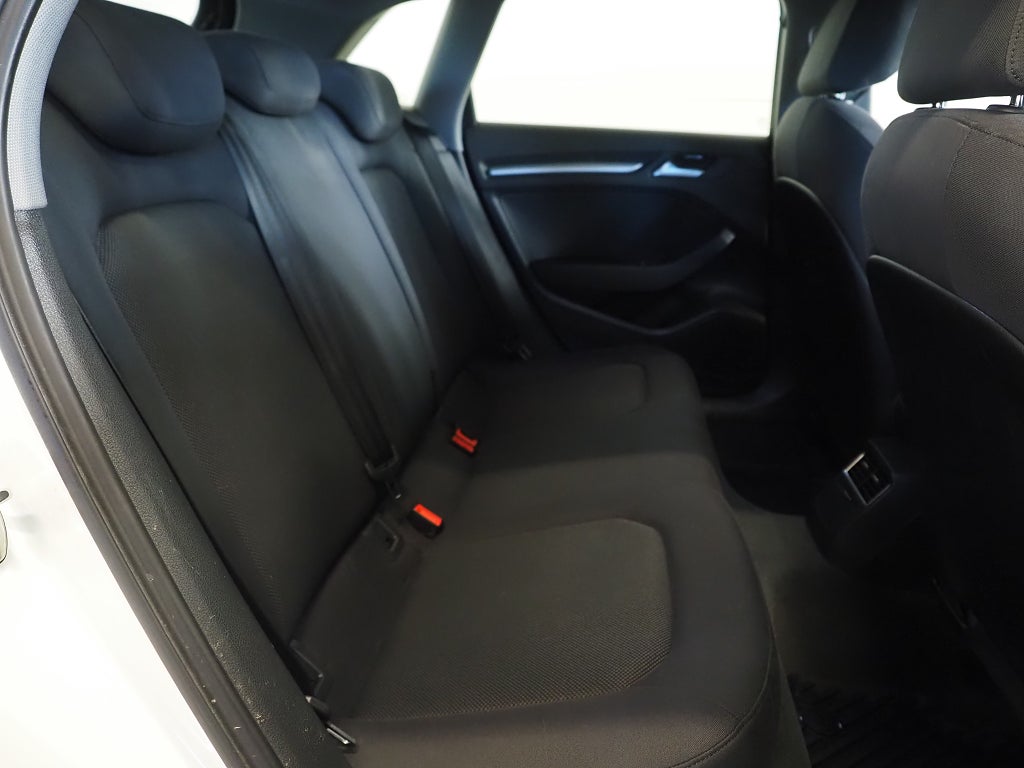 Audi A3 SB 30 TFSI Proline P-Sensorer Adaptiv Farthållare 2019