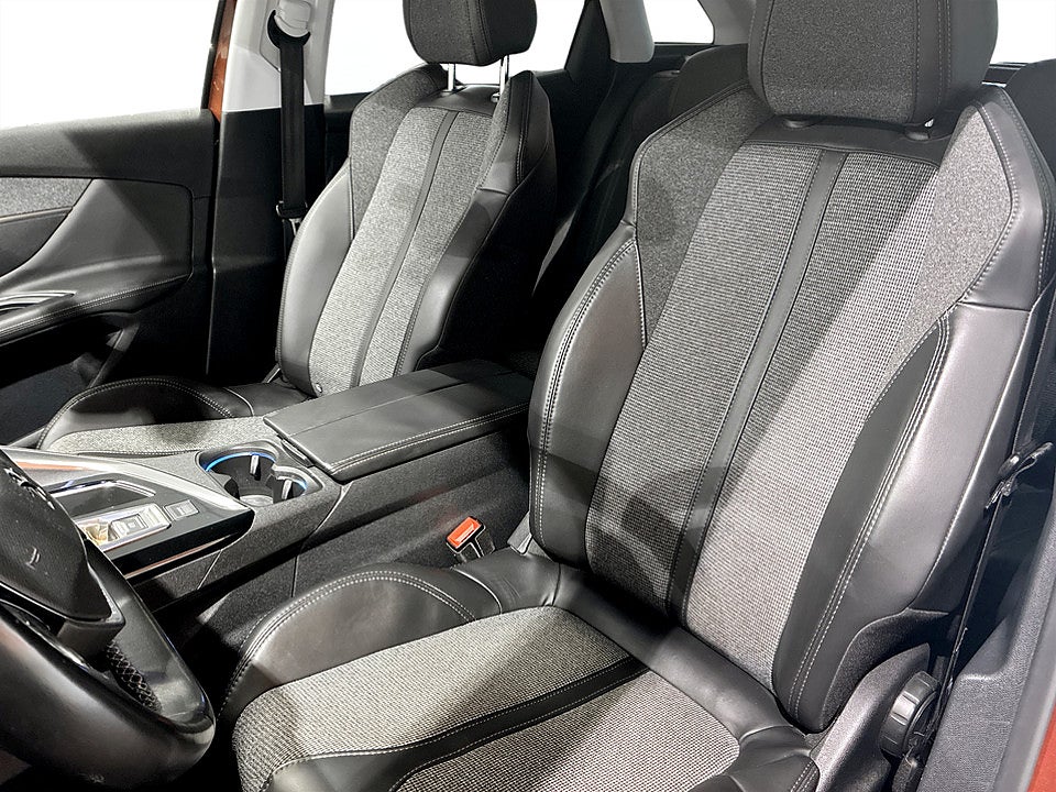 Bild på Peugeot 3008 Allure 1.2 PT 130hk Aut P-SENSORER 