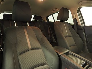 Halvkombi Mazda 3 7 av 19