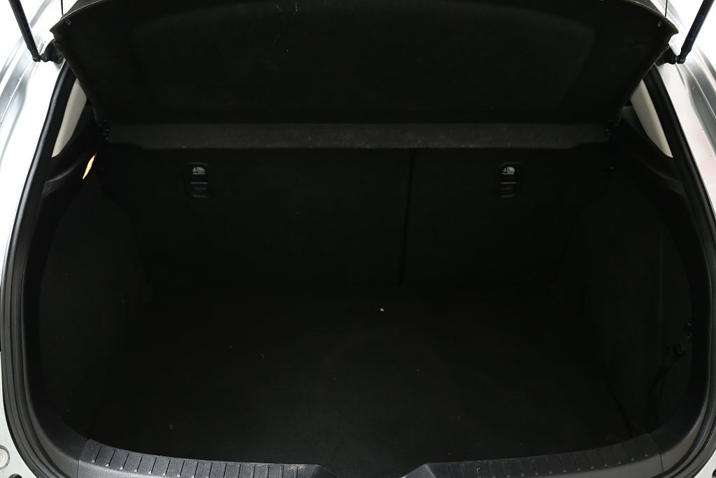 Mazda 3 Sport 2,0 SKYACTIV-G 120hk Vision Navi P-sensorer 2016