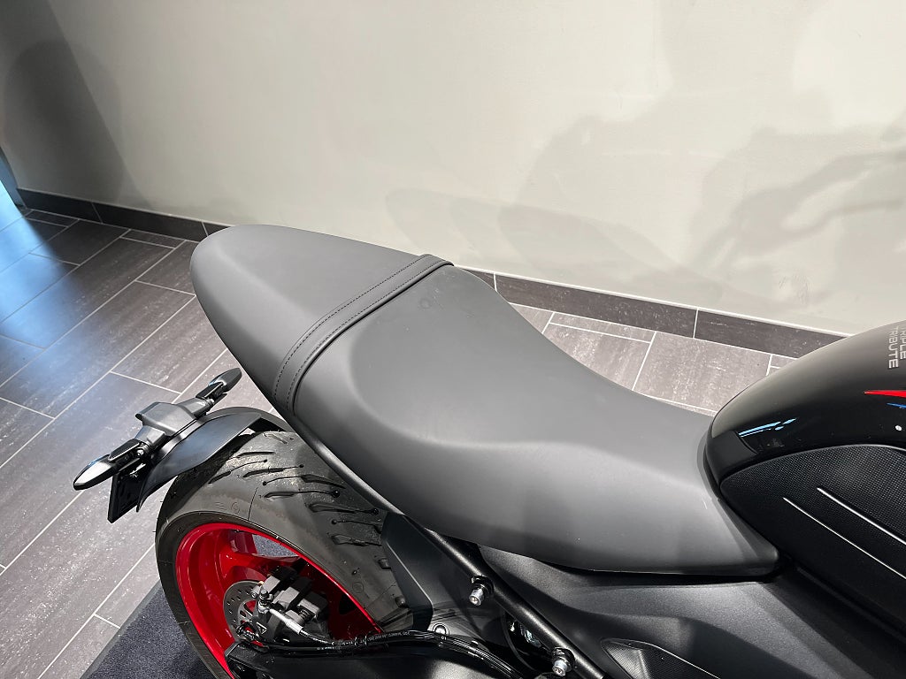 Triumph 660 Trident Triple / 3,45% / 96Mil