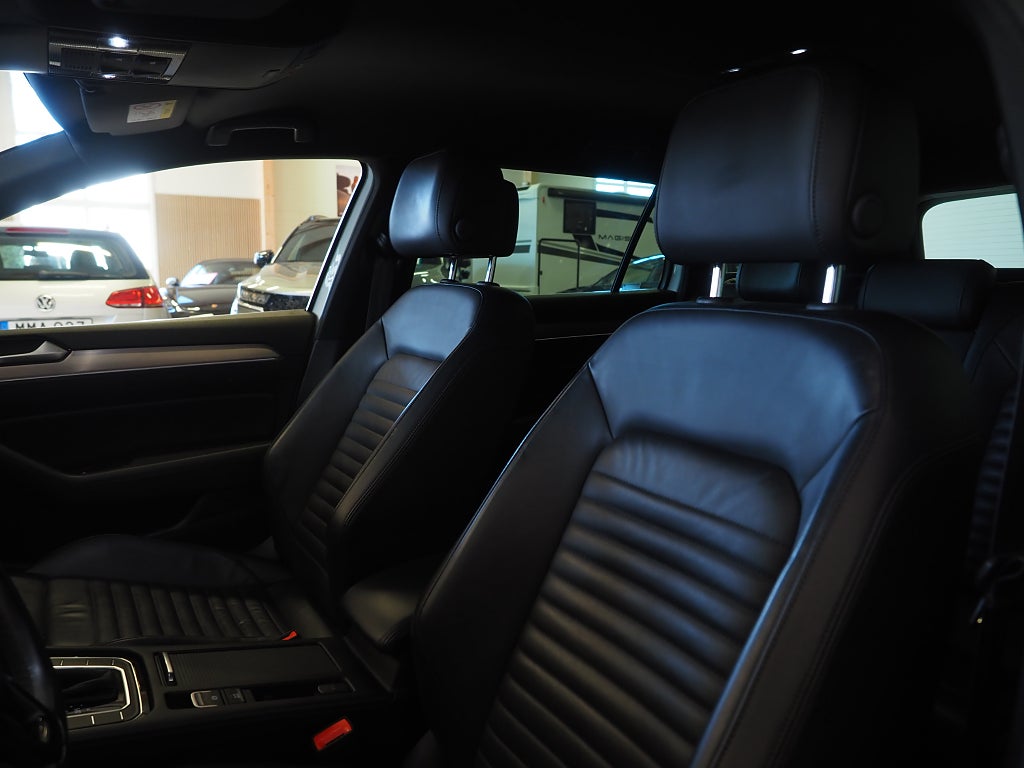 Volkswagen Passat SC 2.0 TDI 4Motion R-Line Cockpit Läder D-Värm Drag Nav 2019