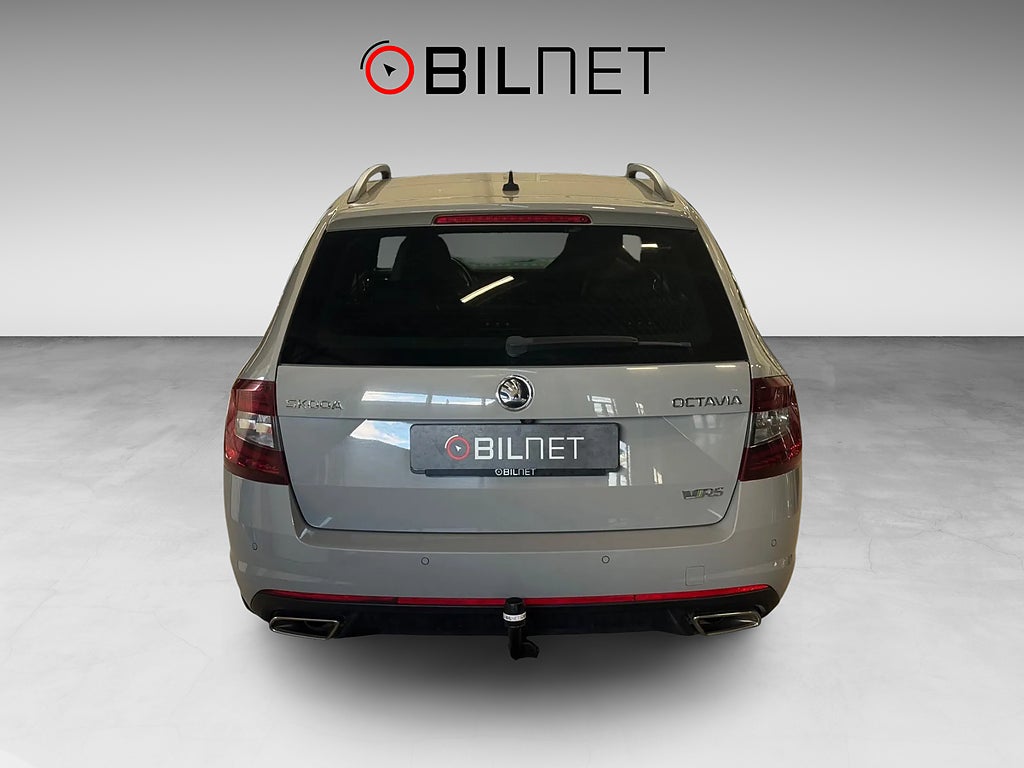 Skoda Octavia Kombi RS 2.0 TSI Canton Steel Grey Drag Värmare Cockpit