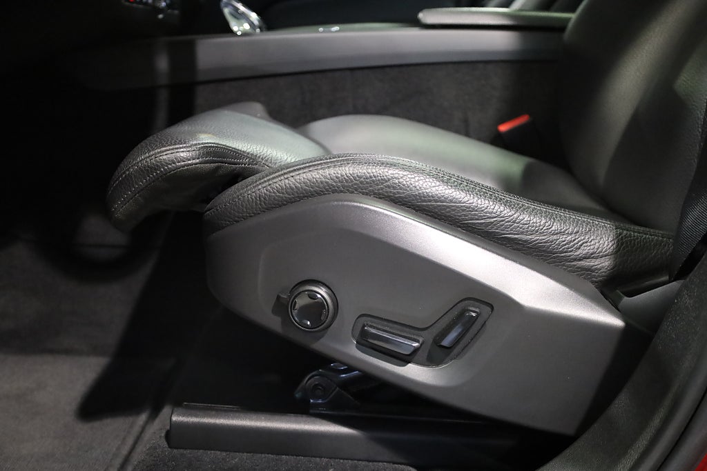 Volvo XC60 Recharge T6 AWD Inscription Orrefors Pano Drag H&K Navi 2021