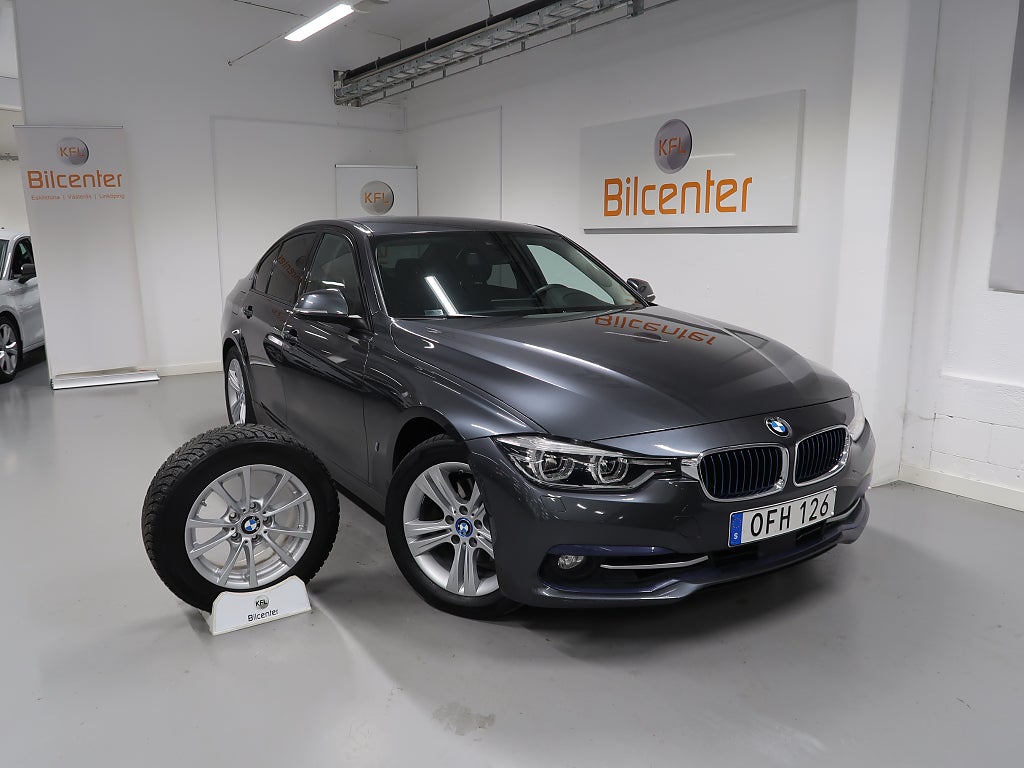 BMW 330e Sedan Sport line V-Däck ingår Navi-AdaptivFH-BT-Parksen