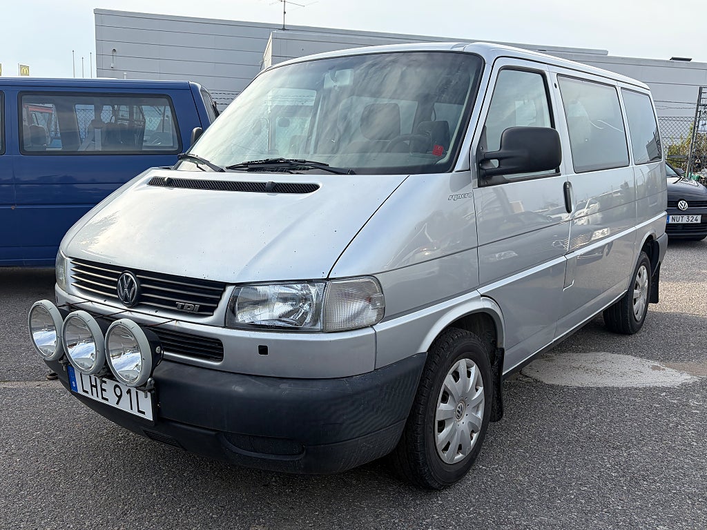 Volkswagen Caravelle 2.5 TDI Syncro 102hk 4x4 8-sits Nybes