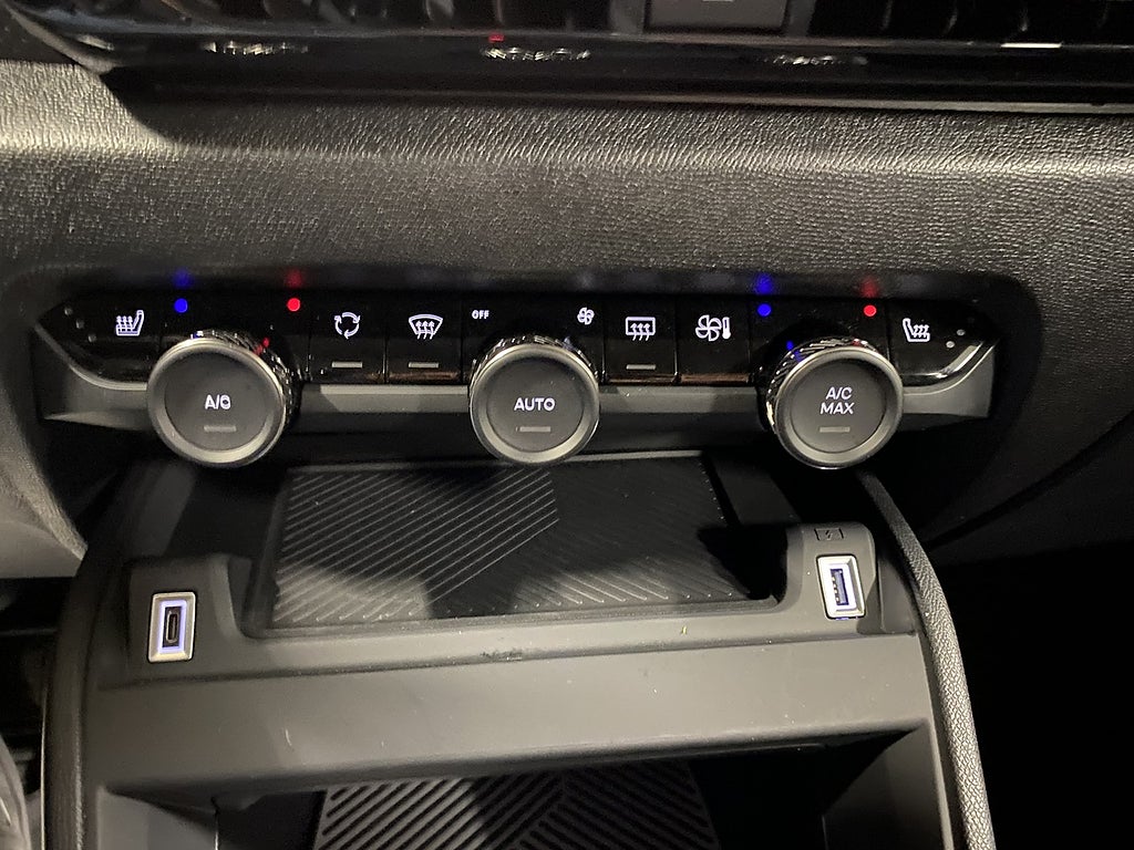 Bild på Citroën C4 X SHINE 1.2 PureTech 130hk AUT Back/Nav