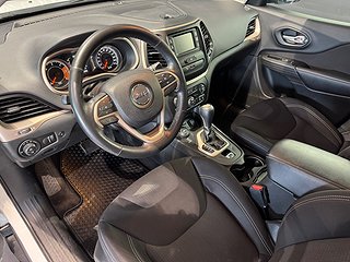 SUV Jeep Cherokee 6 av 10