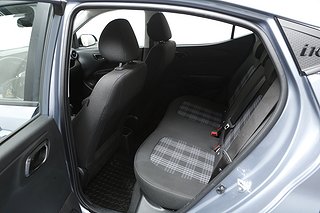 Halvkombi Hyundai i10 24 av 25