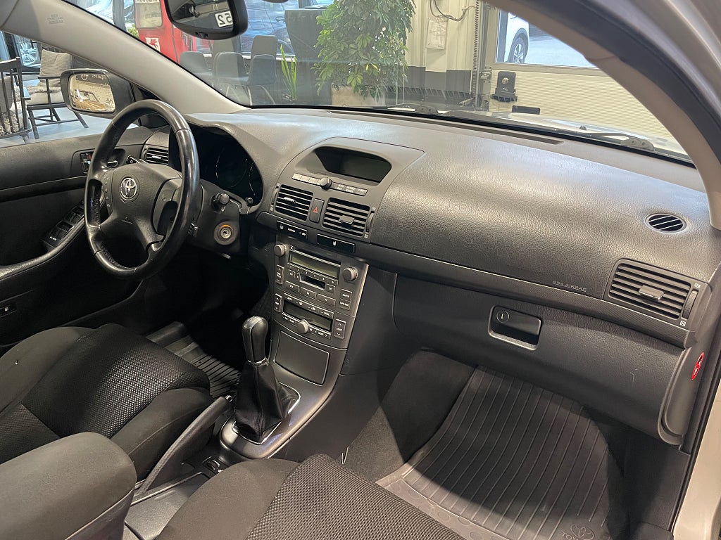 Toyota Avensis Kombi 2.0 D-4 VVT-i Manuell, 147hk, 2004