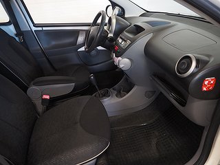 Halvkombi Peugeot 107 10 av 18