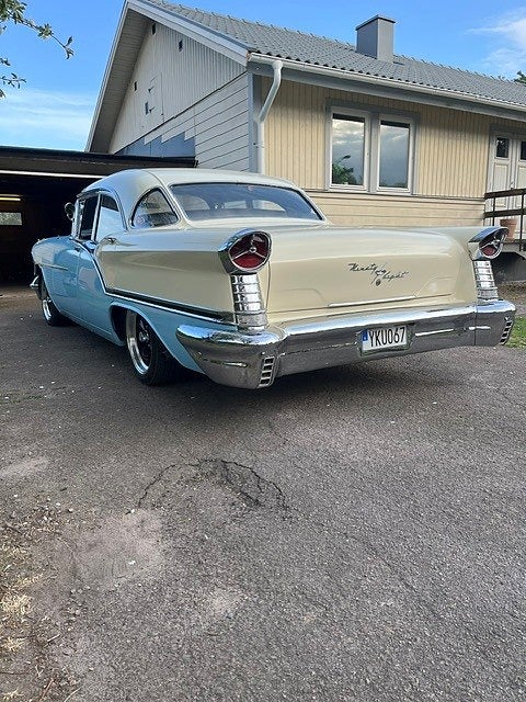 Oldsmobile Starfire 98 Holiday Sedan 6.1 V8 Hydra-Matic