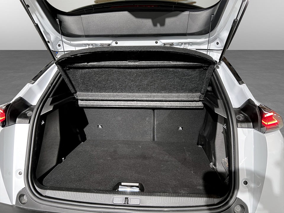 Bild på Peugeot 2008 Allure 1.2 PT CARPLAY P-SENSORER 130hk