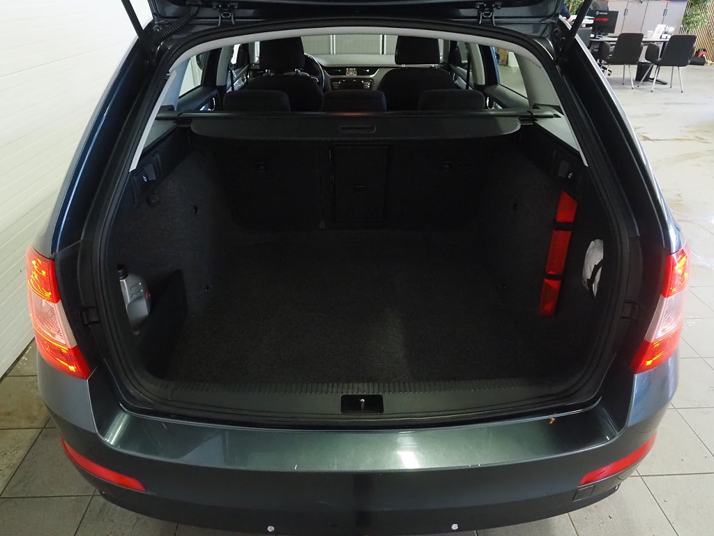 Skoda Octavia 1.6 TDI 110hk Greenline Pluspaket Dragkrok P-Sensorer 2015