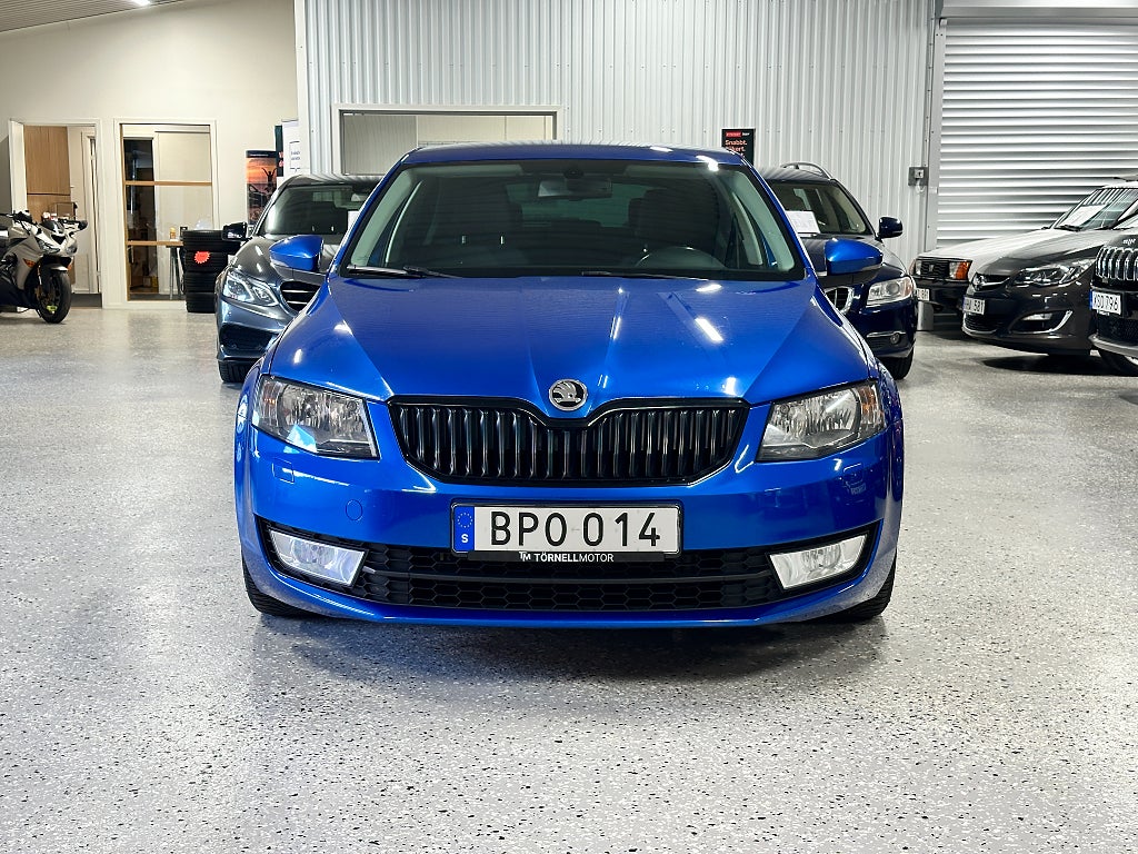 Skoda Octavia 1.6 TDI Ambition Euro 5 Kamrem Bytt Nya däck Ny bess