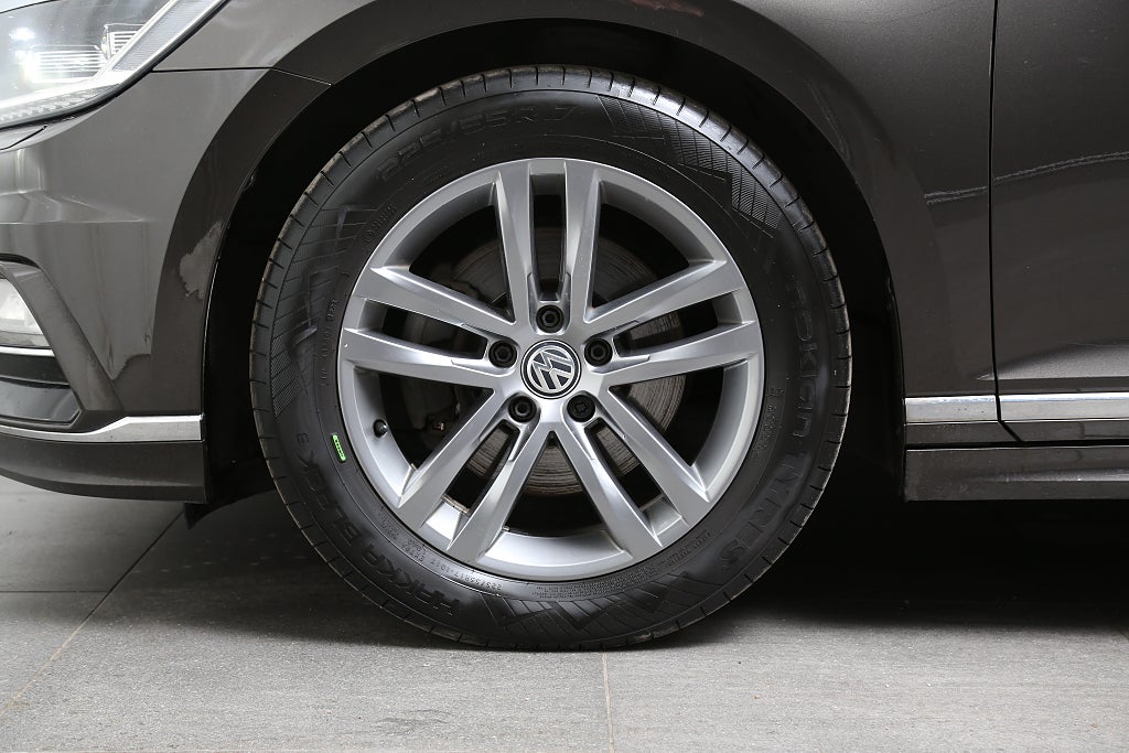 Volkswagen Passat TDI 190hk 4M Executive R-Line Drag Värmare 2018