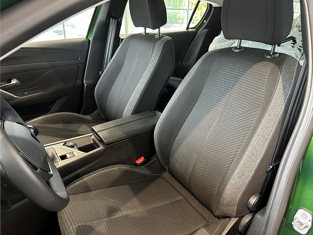 Bild på Peugeot 308 5D Active Pack 1.2 PT 130hk - CARPLAY,FARTHÅLLARE