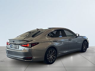 Lexus ES 300h 2.5 E-CVT Limited Edition S&V-hjul/Taklucka/Kamera – bild 6