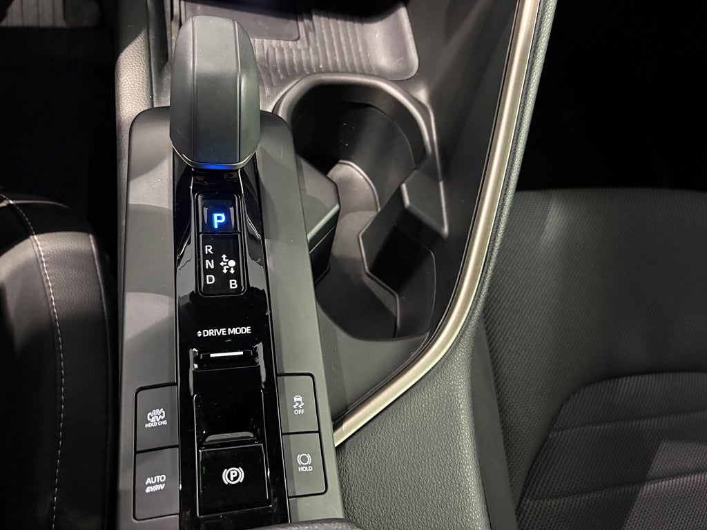 Toyota C-HR PHEV e-CVT 2,0 223hk Executive Värmare Drag - bild 8