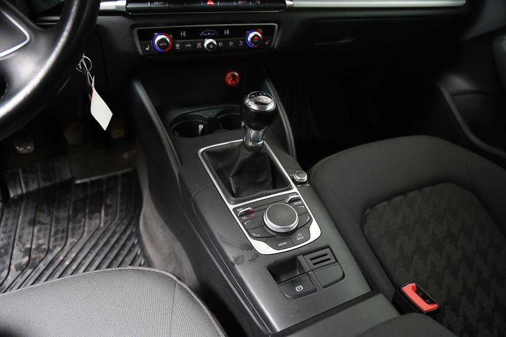 Audi A3 1,2 TFSI 110hk Attraction Sportback I Motorv I Dragkrok 2016