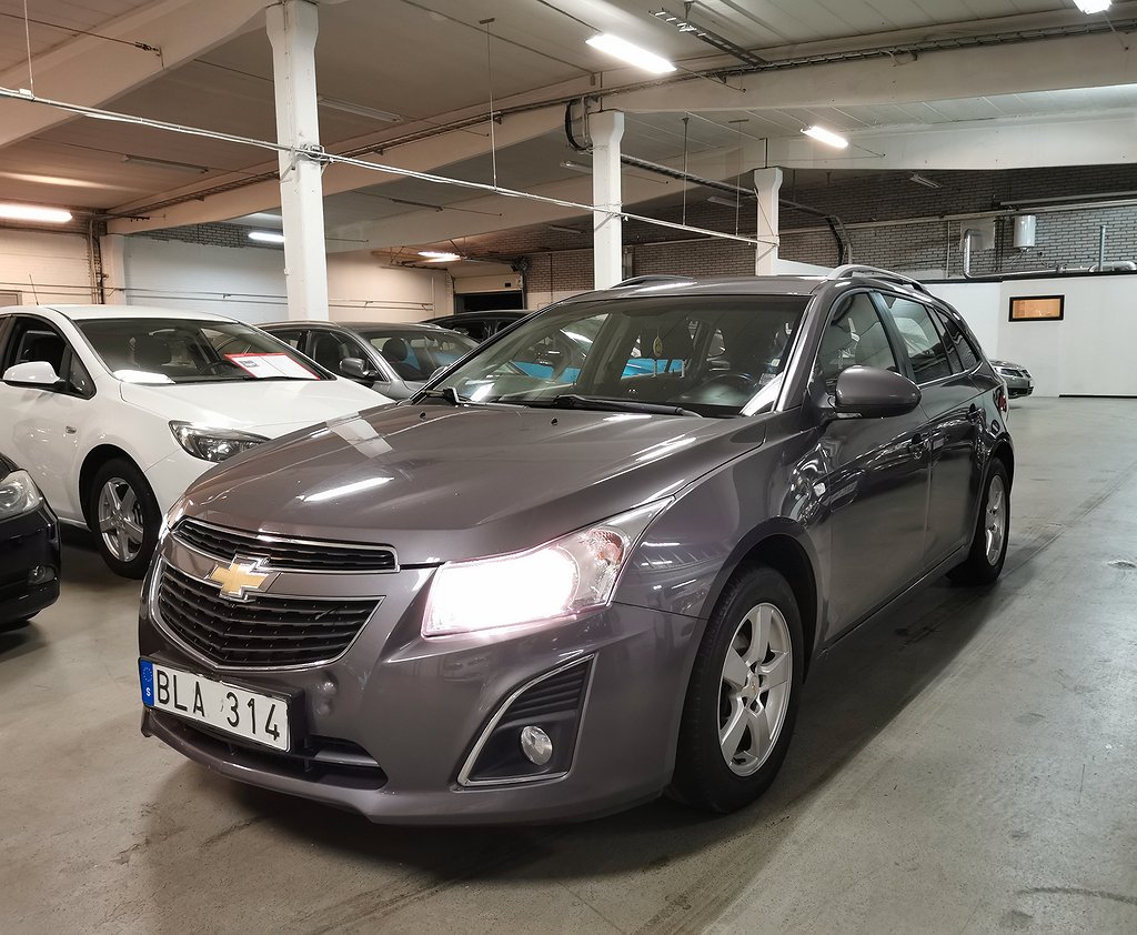 Chevrolet Cruze Kombi 1.6 Euro 5& Nykamrem& Nyservad 