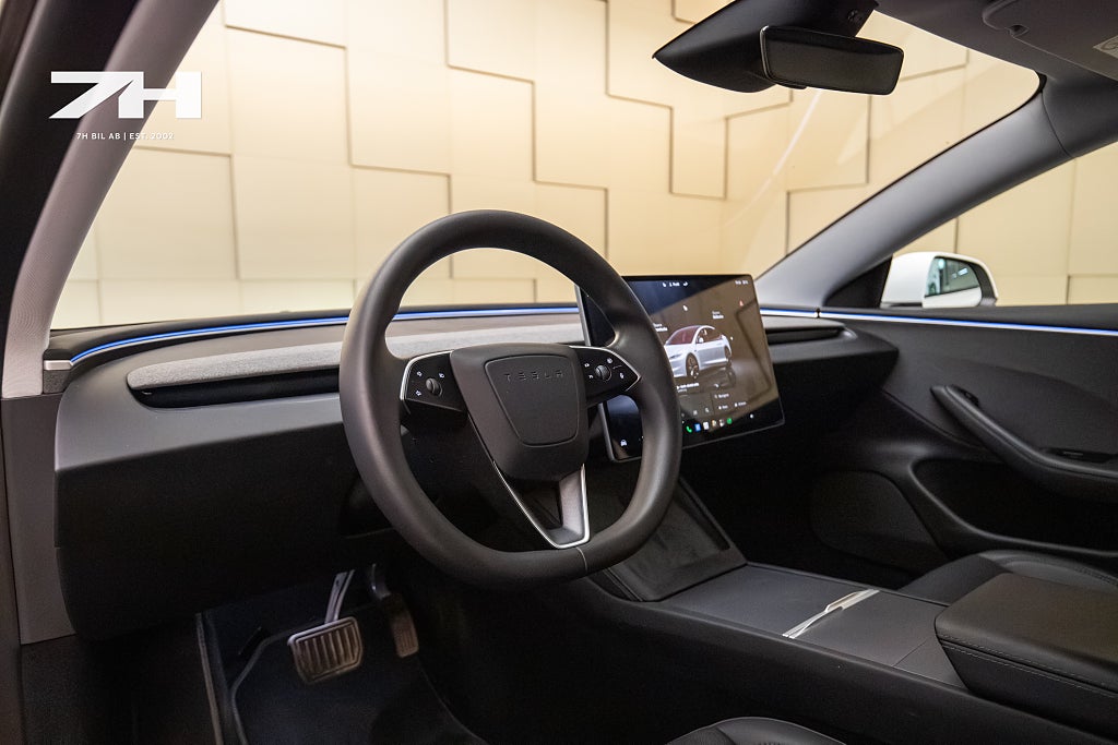 Tesla Model 3 Standard Range RWD  / Pano / Autopilot / Dator 4