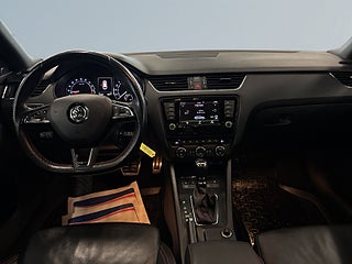 Skoda Octavia Kombi 2.0 TDI 4×4 RS S&V-hjul/Carplay/Drag/Canton/Skinn – bild 8