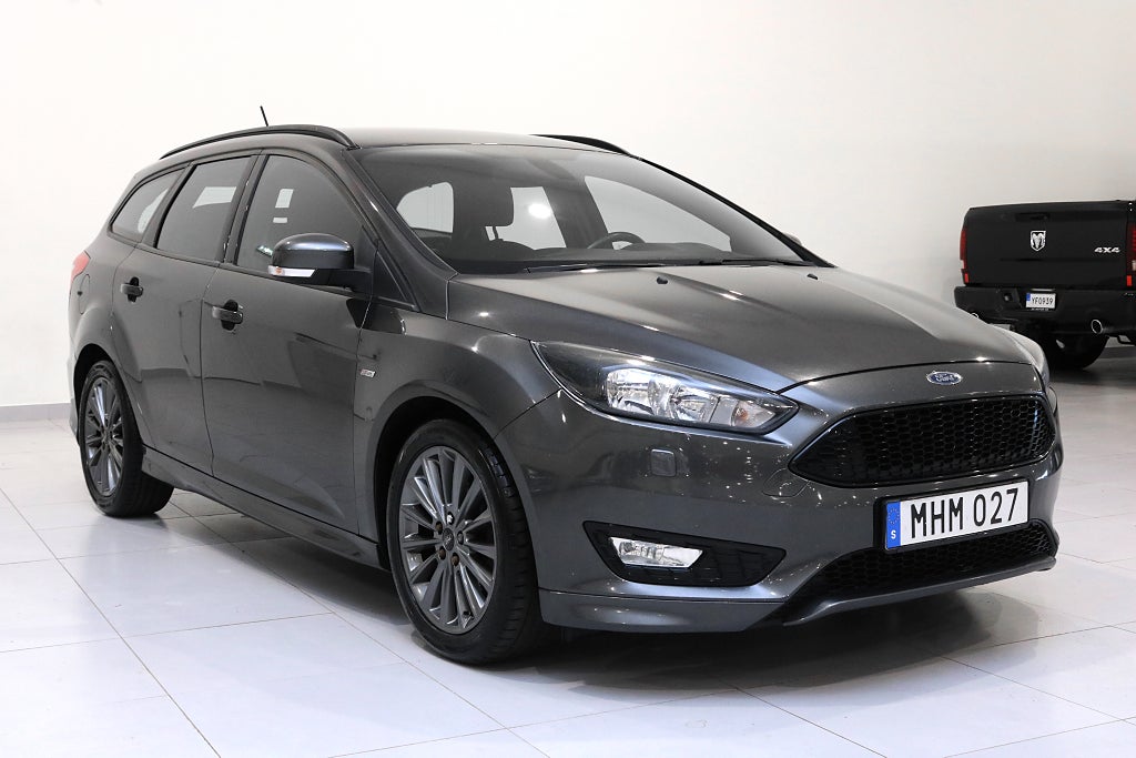 Ford Focus Kombi 1.0 EcoBoost ST-Line / Nyservad / Keyless / PDC 