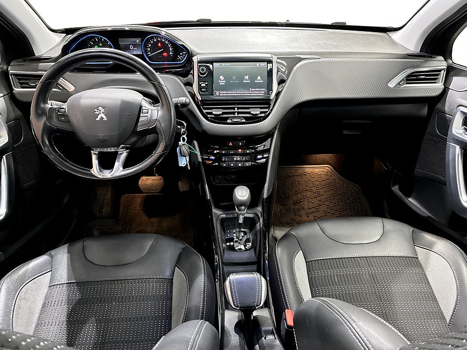 Bild på Peugeot 2008 Allure 1.2 PT 110hk Aut PANO B-KAMERA