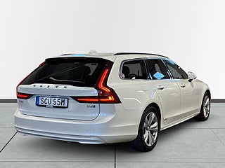 Volvo V90 B4 AWD Aut Momentum Drag Värmare H/K Pano 360 S&V-däck