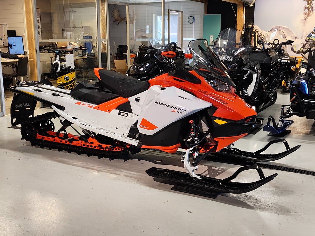 Ski-Doo Backcountry Xrs 154 850 E-tec VIP Extrakylare med fläkt 