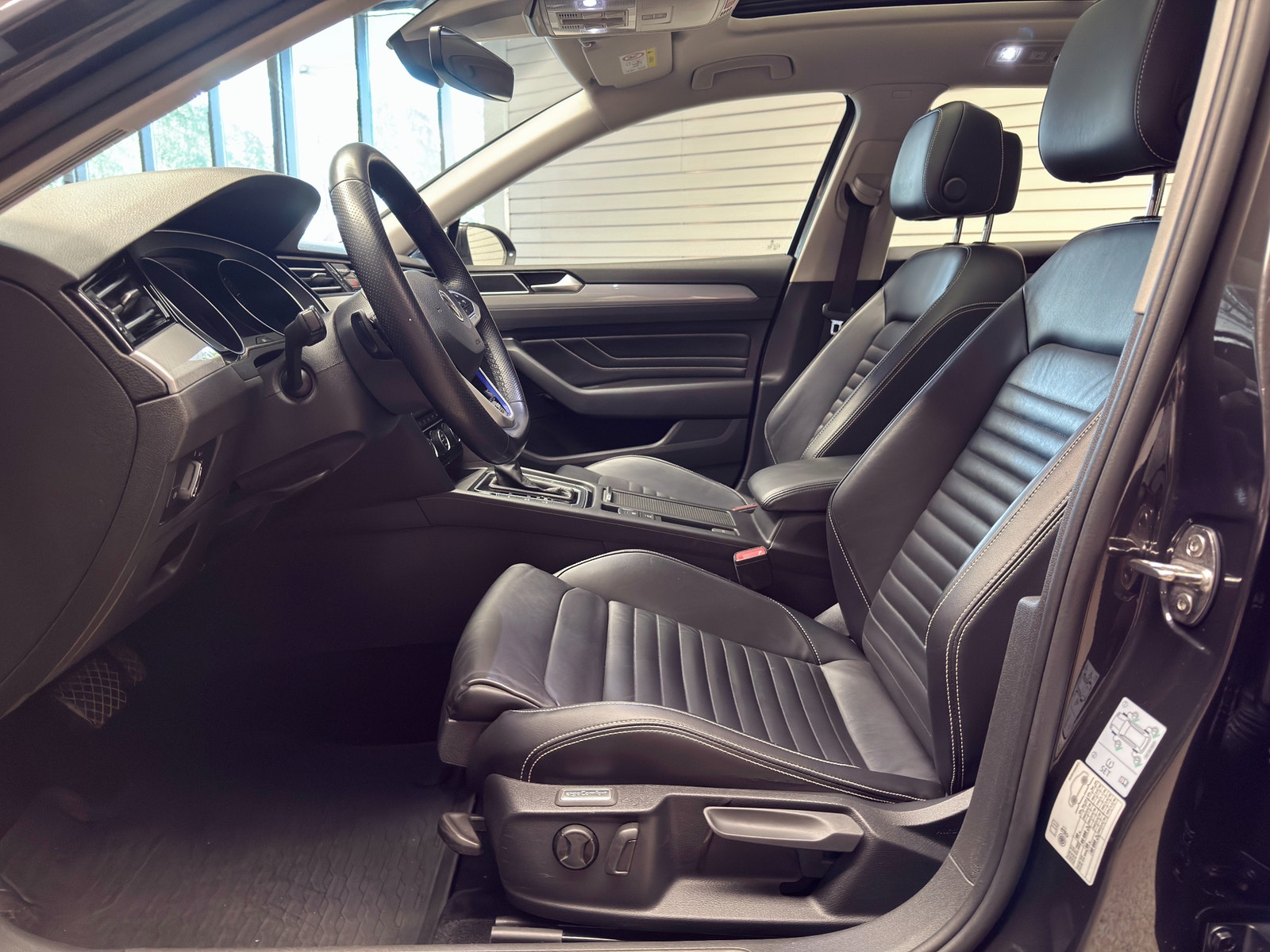 Volkswagen Passat Sportscombi GTE 1.4 TSI 218hk |Drag|Pano|Läderpaket 2020 - miniatyr 12