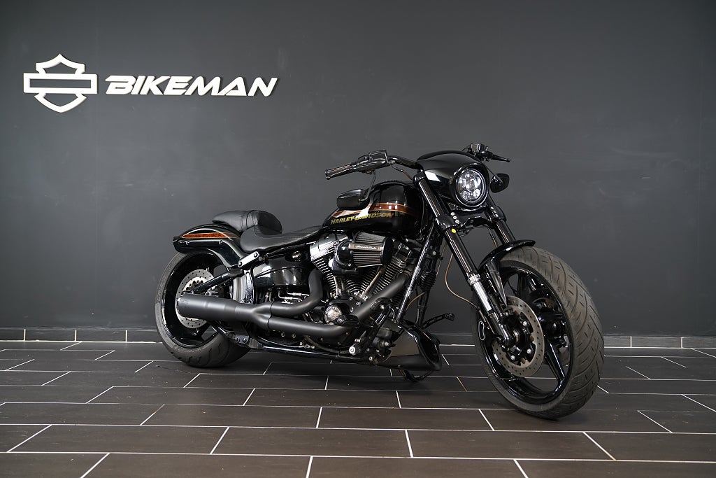 Harley-Davidson CVO Pro Street Breakout V&H 