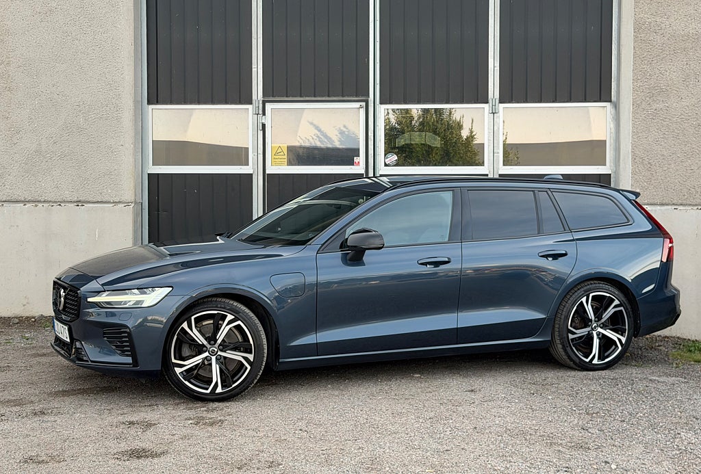 Volvo V60 Recharge T8 456HK AWD Plus Dark Orrefors moms/Leasebar