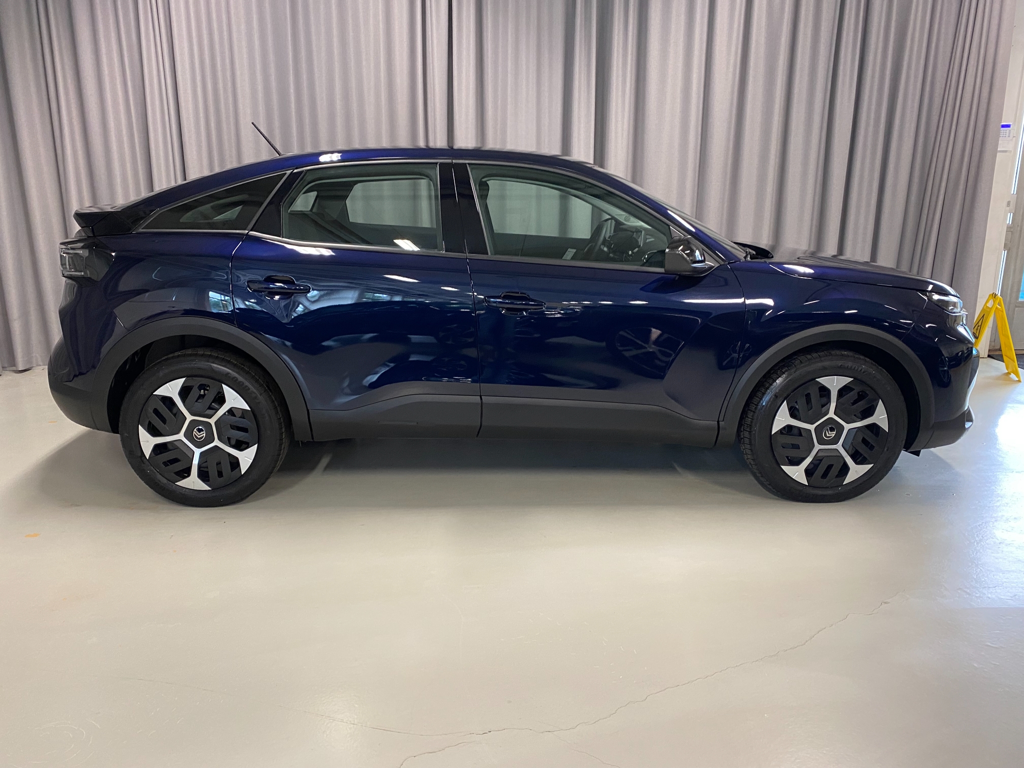 Citroen C4 FL Plus Hybrid 145hk Automat 2026, bild 2/10