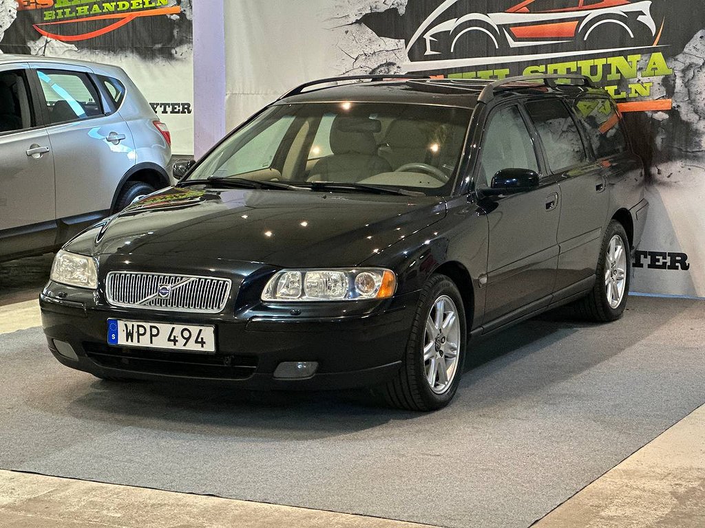 Volvo V70 2.5T KINETIC 210HK NY BESIKTAD NY SERVAD