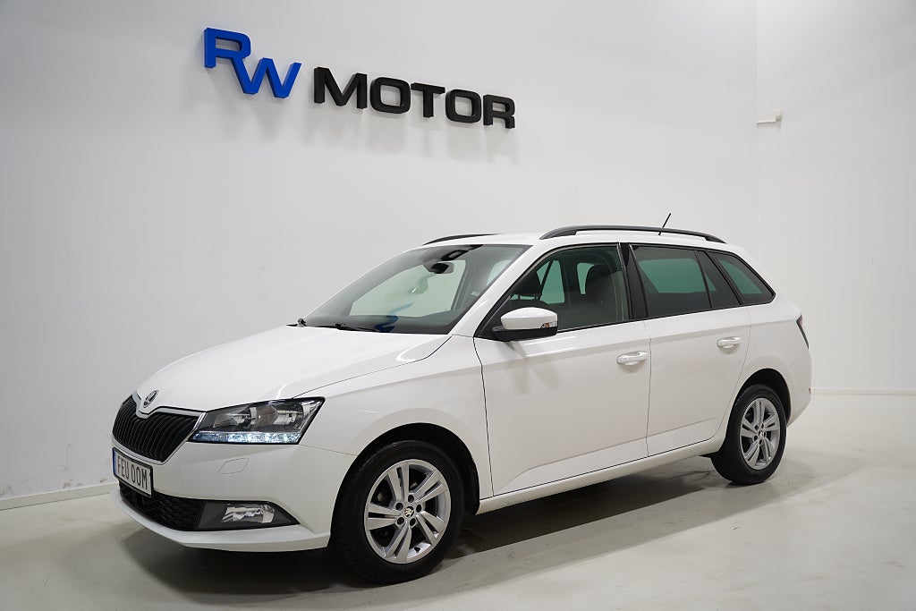 Skoda Fabia 1.0 TSI 95hk Style Farthållare Carplay P-sensorer