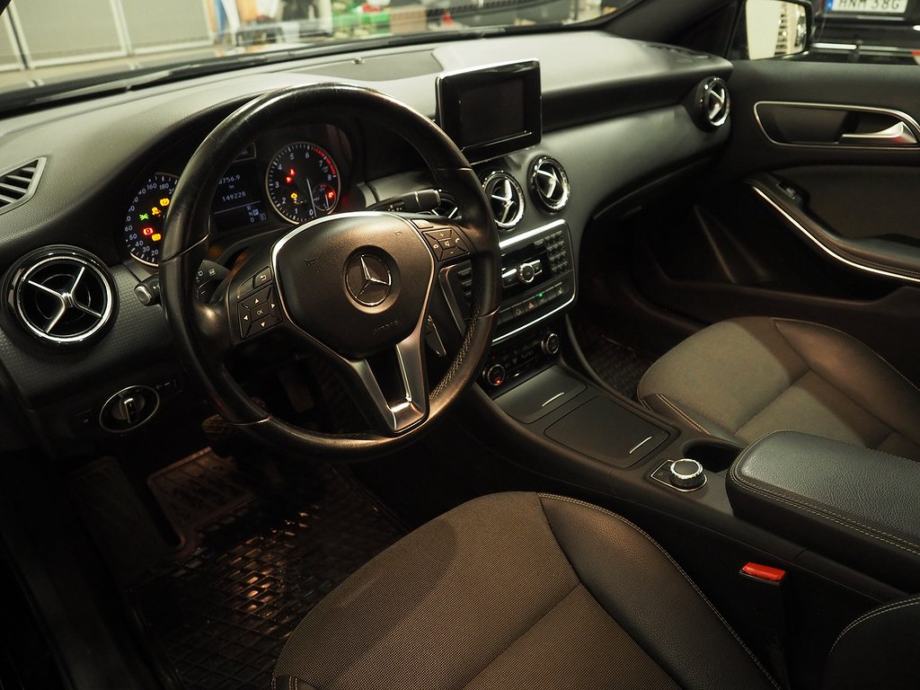 Mercedes-Benz A 250 7G-DCT 211hk Automat Style | Navi 2013