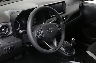 Halvkombi Hyundai i10 8 av 12