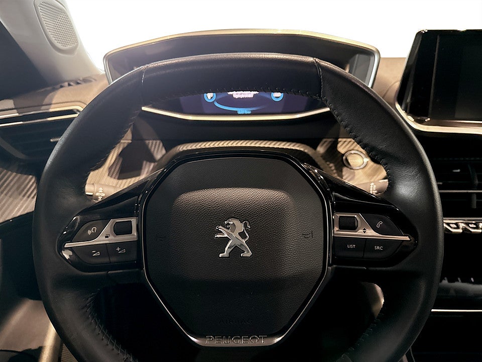 Bild på Peugeot 2008 Allure Pack 1.2 PT 130hk B-KAMERA CARPLAY