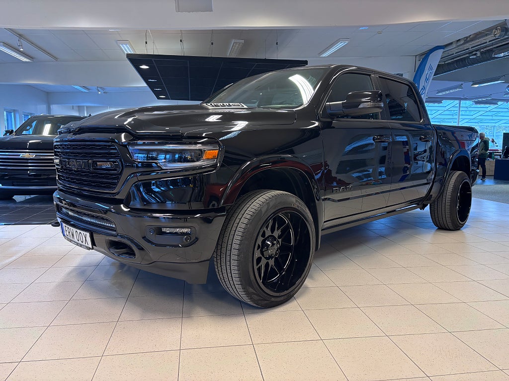 RAM 1500 Limited Night 5.7L HEMI V8 Rambox & Delad Baklucka