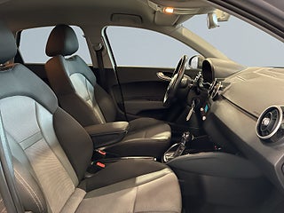 Audi A1 Sportback 1.6 TDI S Tronic ISOFIX Sportstolar/Ratt S&V – bild 9